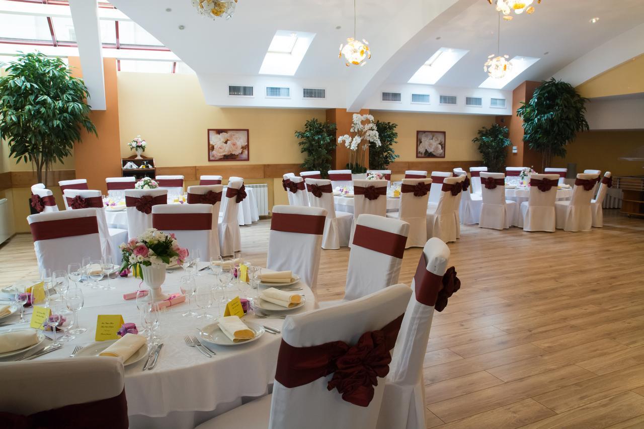Hotel Nemira Slănic-Moldova Exteriör bild