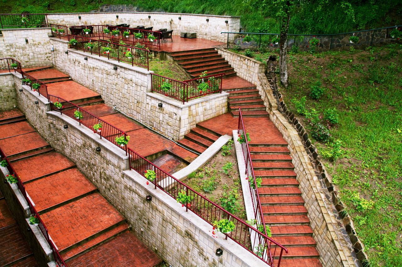 Hotel Nemira Slănic-Moldova Exteriör bild