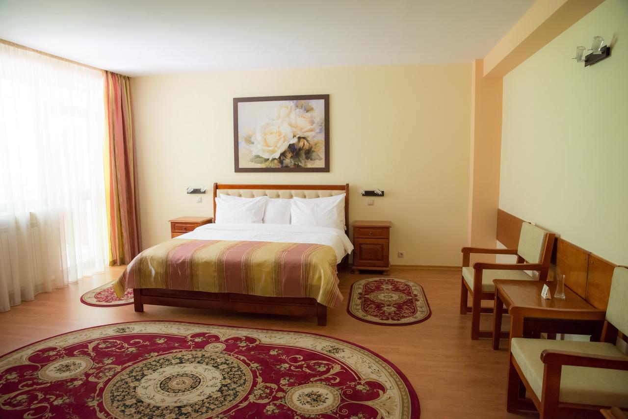 Hotel Nemira Slănic-Moldova Exteriör bild