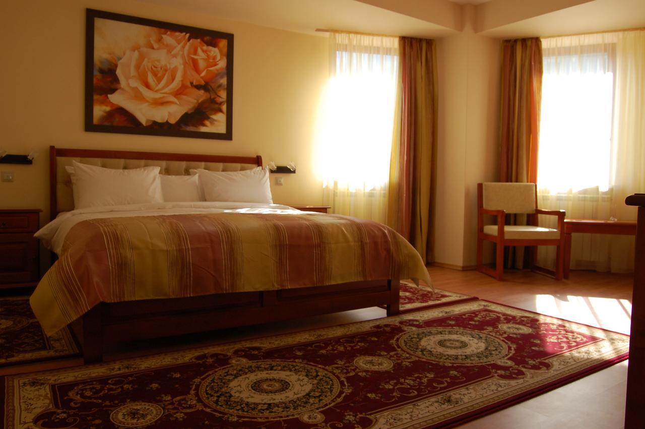 Hotel Nemira Slănic-Moldova Exteriör bild